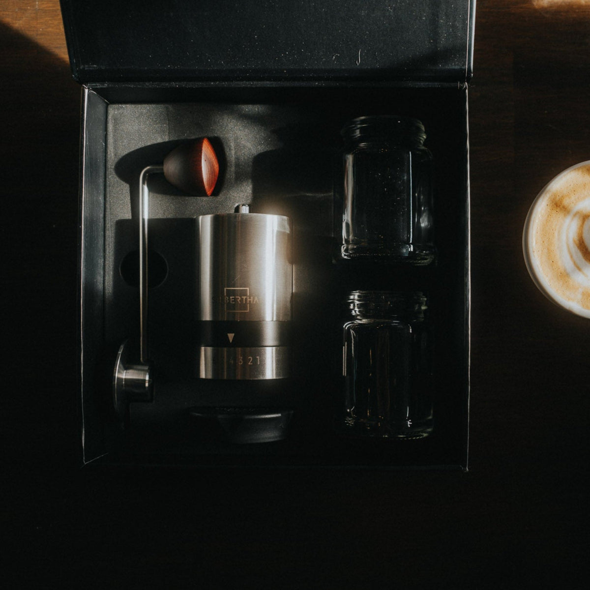 Zerlegte Silberthal Kaffeemühle mit allen Komponenten – leicht zu reinigen und ideal für verschiedene Kaffeezubereitungen.